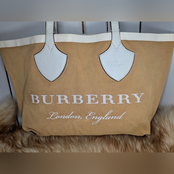 Burberry Logo Printed Raffia Tote bag - Picture 2 of 10
